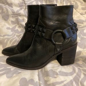 FRYE 7.5 Flynn Deco Stud Harness black boots